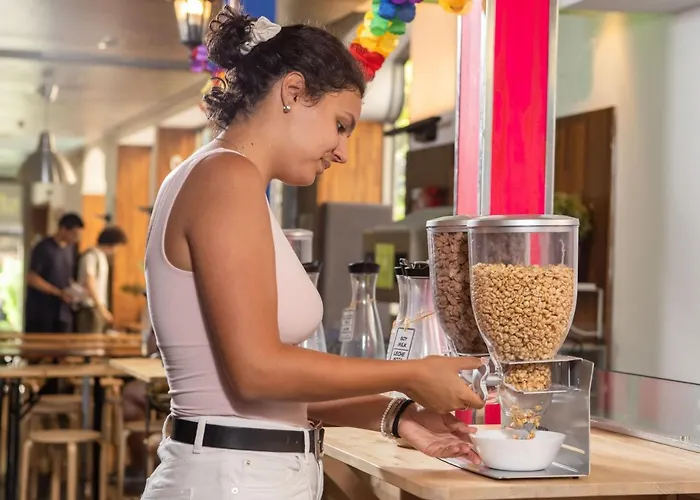 Urbany Bcn Go! Hostel *