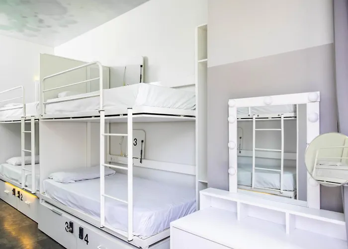 Hostel Urbany Bcn Go!