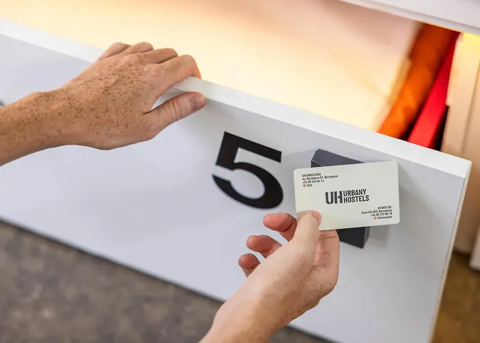 Urbany Bcn Go! Hostel *