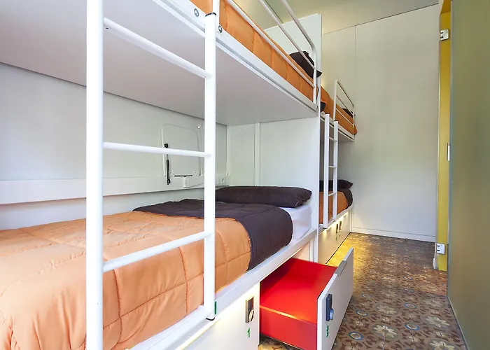 Hostel Urbany Bcn Go! *