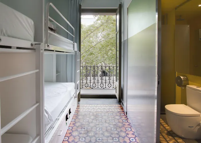 Urbany Bcn Go! Hostel *